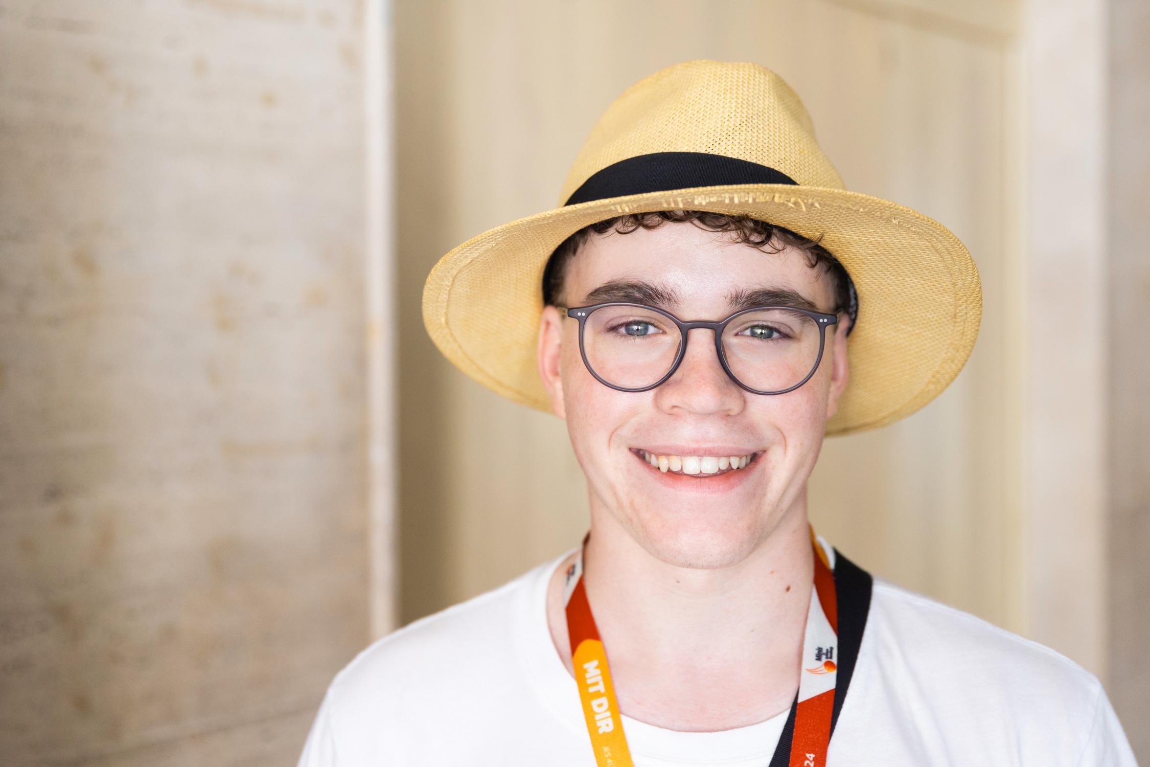 Johannes, 16, Schlosskirche Bayreuth: 'Ein großartiges Gemeinschaftsgefühl. Wenn man durch die Straßen gelaufen ist, hat man immer wieder Ministrantinnen und Ministranten aus anderen Pfarreien, Bistümern und sogar Ländern getroffen. Man ist mit seinem Glauben nicht alleine – das ist einem hier klar geworden.'