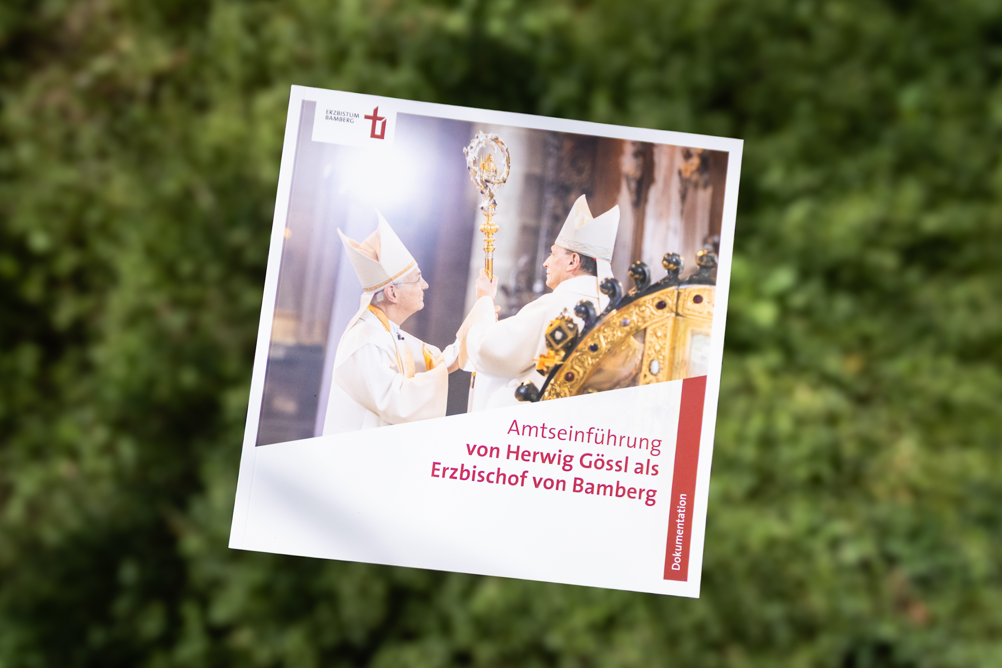Buchdokumentation zur Amtseinführung von Erzbischof Herwig Gössl