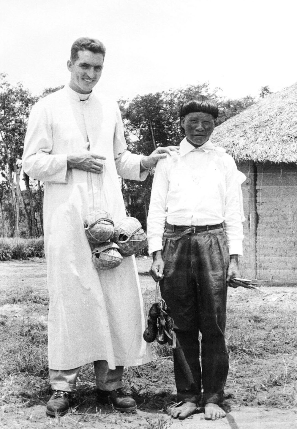 Pater Lunkenbein (links) und Simão Bororo